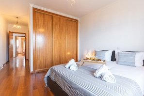 3 chambres, fer et planche à repasser, lit parapluie, Wi-Fi gratuit