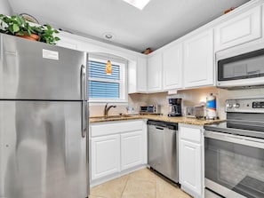Condo, 1 King Bed with Sofa bed (Beachside Villas 613) | Private kitchen
