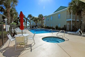 コンドミニアム キングベッド 1 台ソファーベッド付き (Caribbean Dunes 105) | プール | 屋外プール