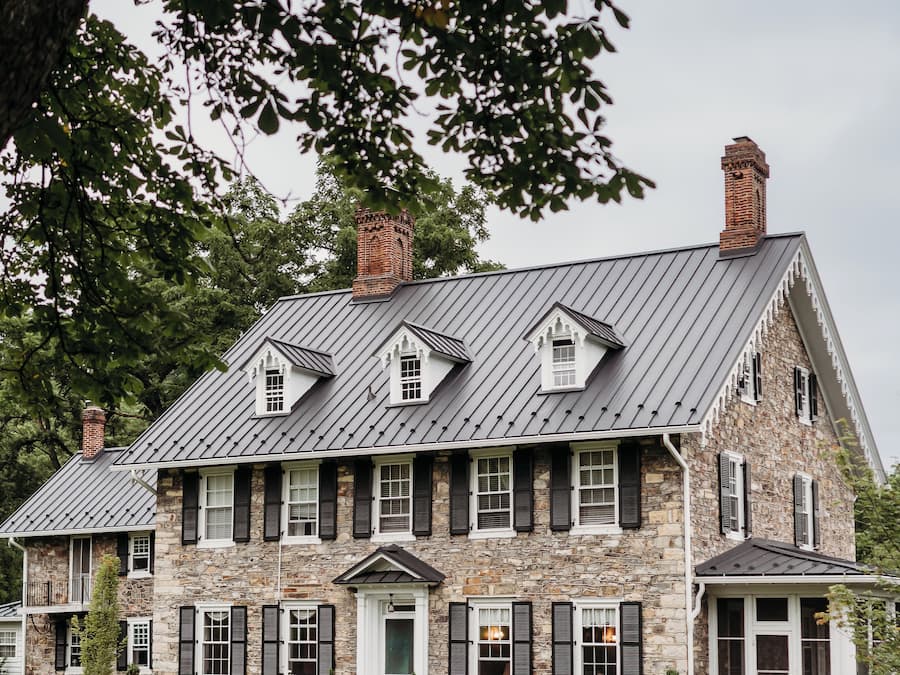 Vista frontal de la propiedad