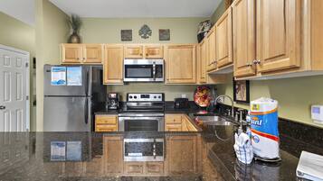 Condo, 1 Queen Bed with Sofa bed (Caribbean Dunes 203) | Private kitchen