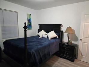 3 habitaciones, tabla de planchar con plancha, wifi y ropa de cama 