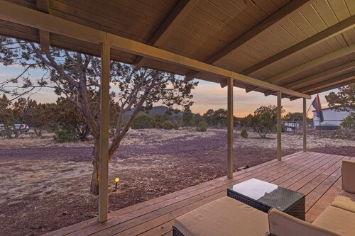 Private Retreat w/ Wi-Fi & Firepit Near Grand Canyon Railway and South Rim