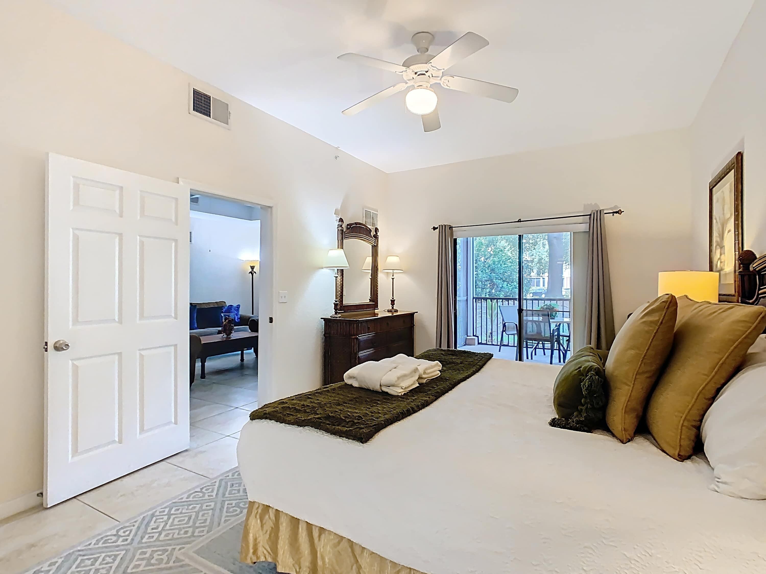 3 chambres, fer et planche à repasser, Wi-Fi, draps fournis