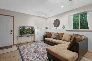 Apartment | 3 bedrooms - Mosinee Woodland Escape - Lower Suite (Mosinee)