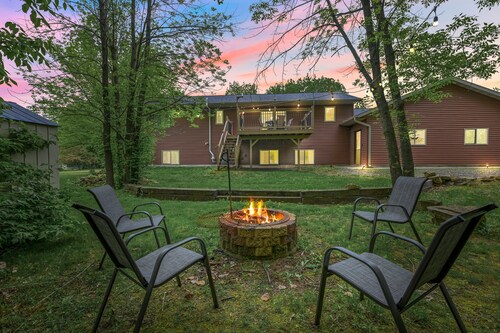 Mosinee Woodland Escape - Lower Suite