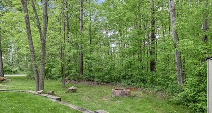 Mosinee Woodland Escape - Lower Suite
