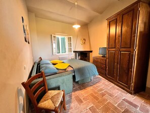 1 habitación, wifi y ropa de cama