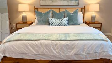 4 bedrooms, desk, iron/ironing board, travel crib