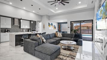 Smart TV, fireplace, video games, table tennis