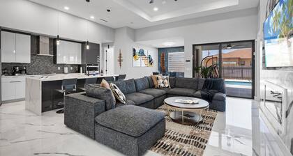 Sunshine Paradise in Cape Coral Heated Pool