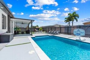 Piscine extérieure, piscine chauffée