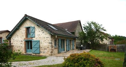 Country house at the gateway to the Limousin-Périgord nature park.