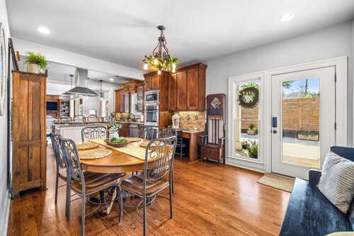 Charming historical 4-bedroom house in Downtown  Buford, GA.