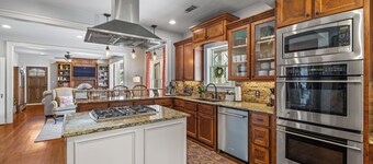 Charming historical 4-bedroom house in Downtown  Buford, GA.