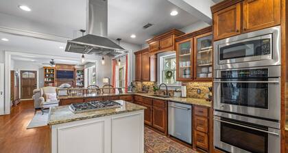 Charming historical 4-bedroom house in Downtown Buford, GA.