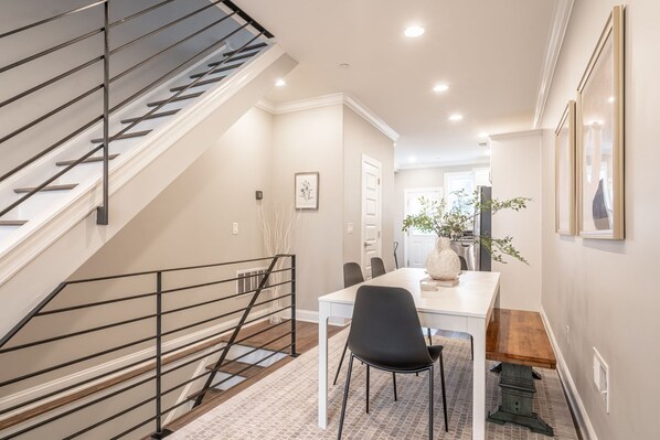 Dining - Downtown Philly Gem 4BR/3.5BT W/Roofdeck + Patio (Philadelphia)
