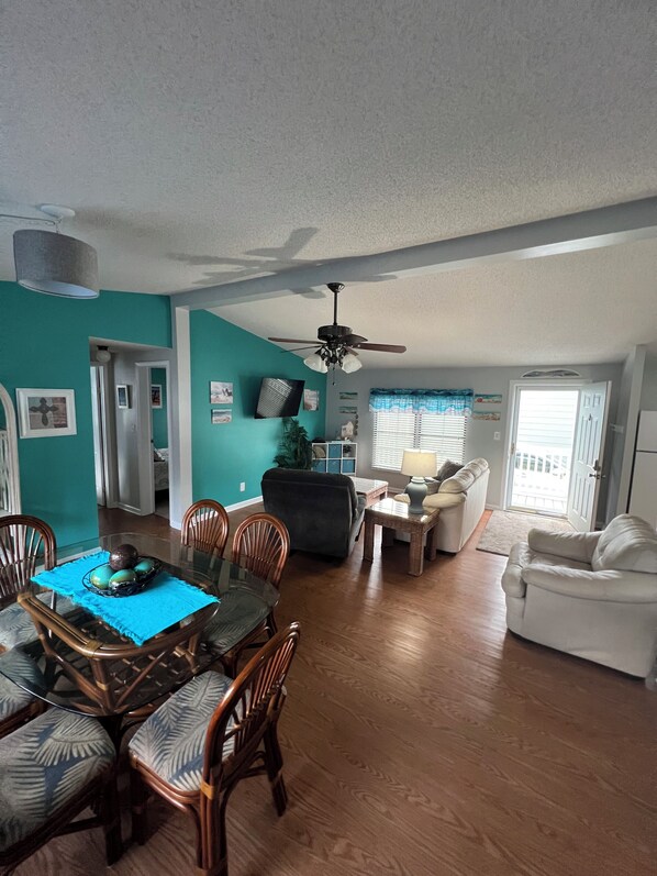 Smart TV, DVD player