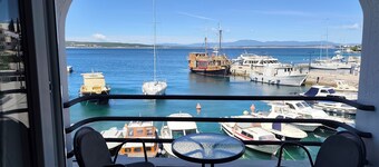 Selce, apartment by the sea