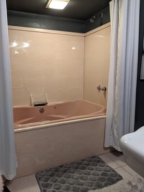 Jetted tub, hair dryer, towels, soap