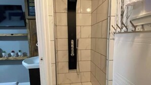 Bathroom - Chalet at the gateway to Gaspésie (Sainte-Flavie)