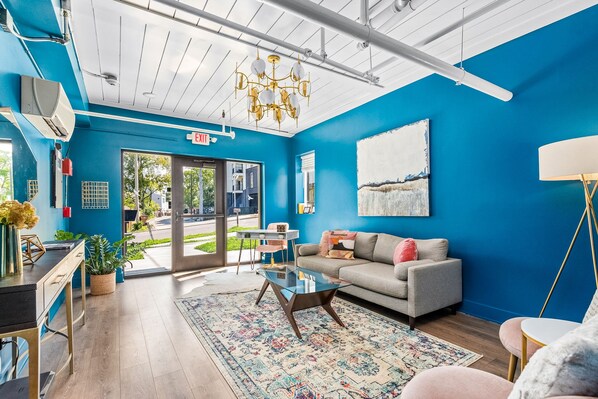 Coin salon dans le hall