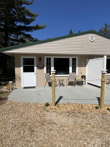 The Fishing Hole is a charming studio near lovely Castle Rock Lake in Necedah.