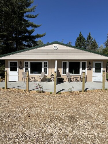 The Fishing Hole is a charming studio near lovely Castle Rock Lake in Necedah.