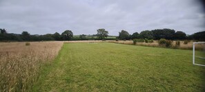 Sport court - Cozy Dog Friendly Hot Tent With Log Burner & Logs (Gaerwen)