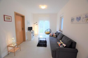 Smart TV - 4-bedroom house in delightful Mandre with private swimming pool (Mandre)