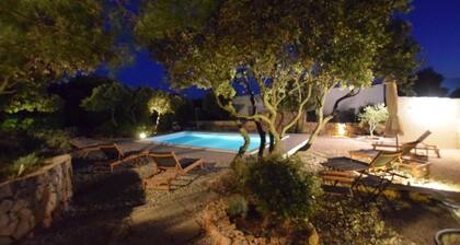4-bedroom house in delightful Mandre with private swimming pool