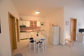 Fridge, microwave, dishwasher, coffee/tea maker