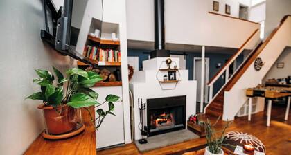 Charming 3-bedroom cabin with AC in a community filled with amenities