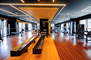 A gym with wooden flooring, exercise equipment, benches, and large windows. - JAUAPERI 207 (Indianópolis São Paulo)