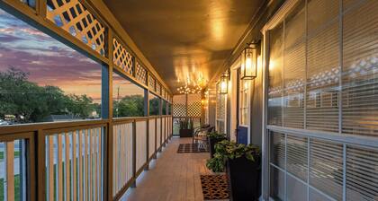 Charming 2-bedroom apartment near Galveston Bay