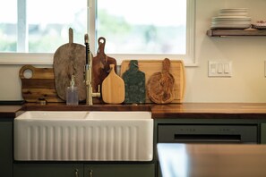 Interior - Wine Country Ranchette on 1 acre in Paso Robles with AC, BBQ, starry nights (Paso Robles)