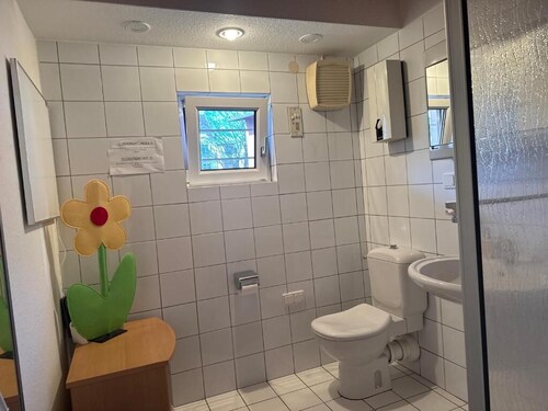 Gemütliche Ferienwohnung nah am Schloss Benrath Düsseldorf mit Terasse und Küche