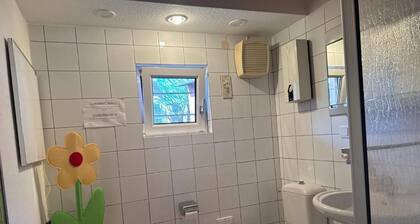 Gemütliche Ferienwohnung nah am Schloss Benrath Düsseldorf mit Terasse und Küche