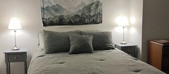 Charming 2-bedroom house in  Newtown with AC, WiFi