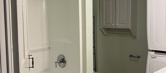 Charming 2-bedroom house in  Newtown with AC, WiFi