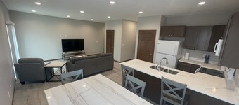  Quiet 2 BR condo Spirit Lake. Minutes from Arnolds Park, Okoboji, Spirit Lake E