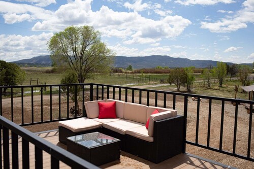 2-unit villa w/ King & Queen suites, shared property near Navajo Lake