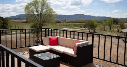 2-unit villa w/ King & Queen suites, shared property near Navajo Lake