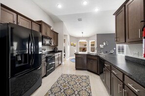 Micro-ondas, fogão, cooktop, lava-louças