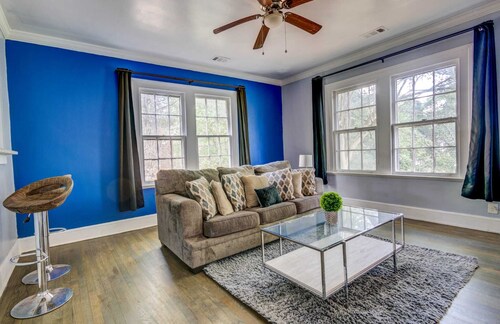Apt D - Modern Heart of Decatur • King Comfort • TV • Wi-Fi • Sleeps 4