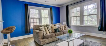 Apt D - Modern Heart of Decatur • King Comfort • TV • Wi-Fi • Sleeps 4