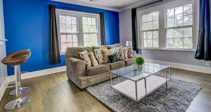 Apt D - Modern Heart of Decatur • King Comfort • TV • Wi-Fi • Sleeps 4