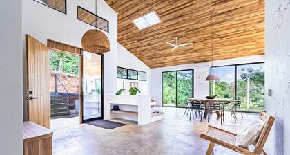 Spacious villas 8 pers. modern, jacuzzi, Rio Celeste, exclusive, 40+ birds