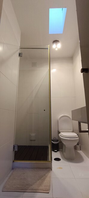 風筒、提供毛巾、廁紙