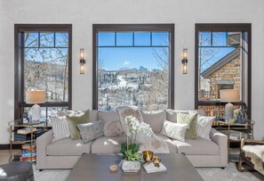 Living area - Vista Haus at Country Club - Private golf and ski retreat!, Perfect ski and golf retreat! (Mountain Village)